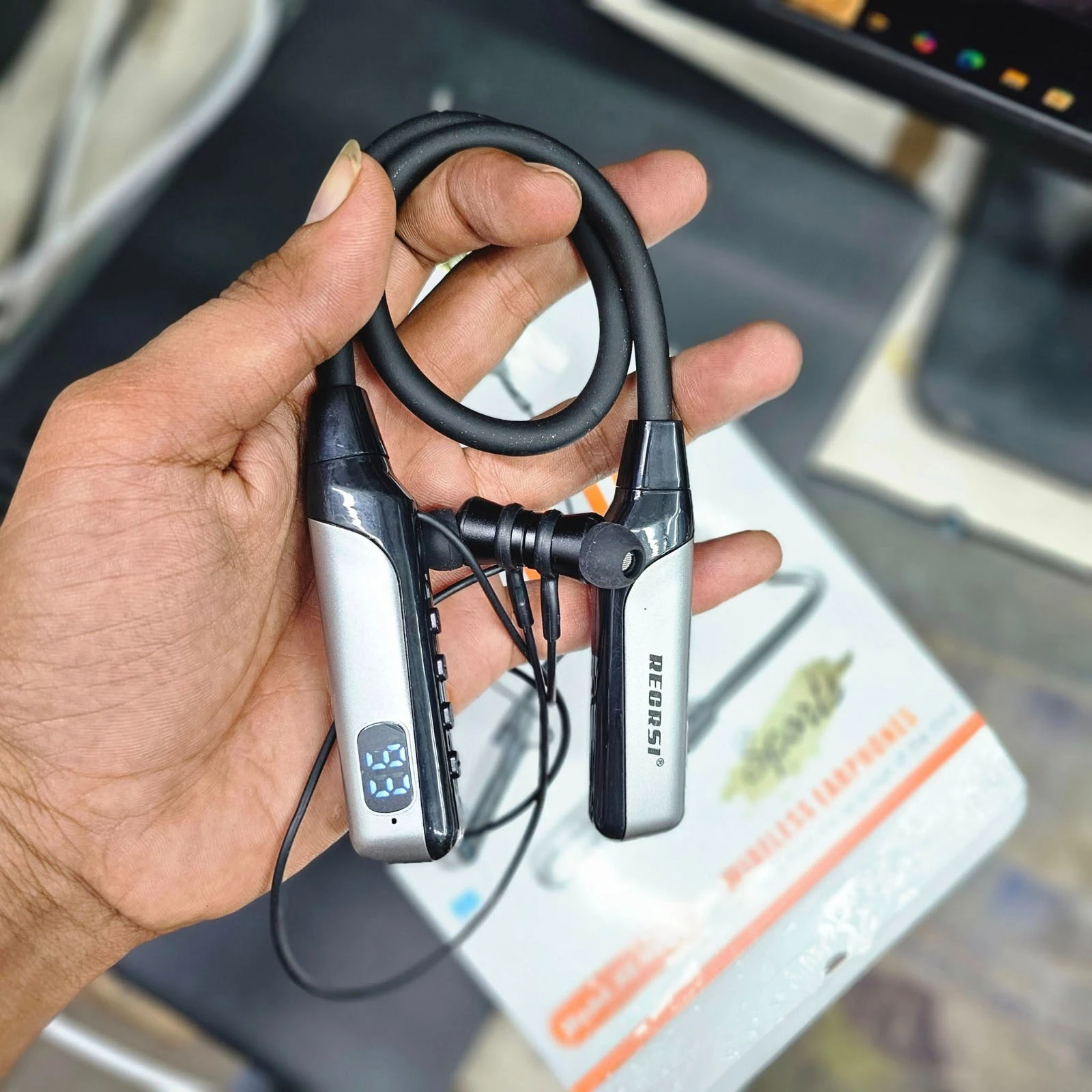 Regrsi RE-NY060 Wireless Neckband - Image 2